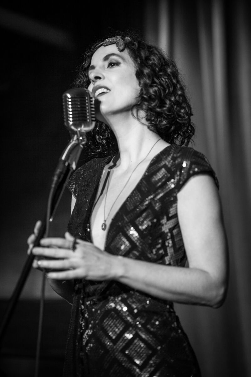 Chloe Perrier & the French Heart Jazz Band debut at the Queen Mary Observation Bar!